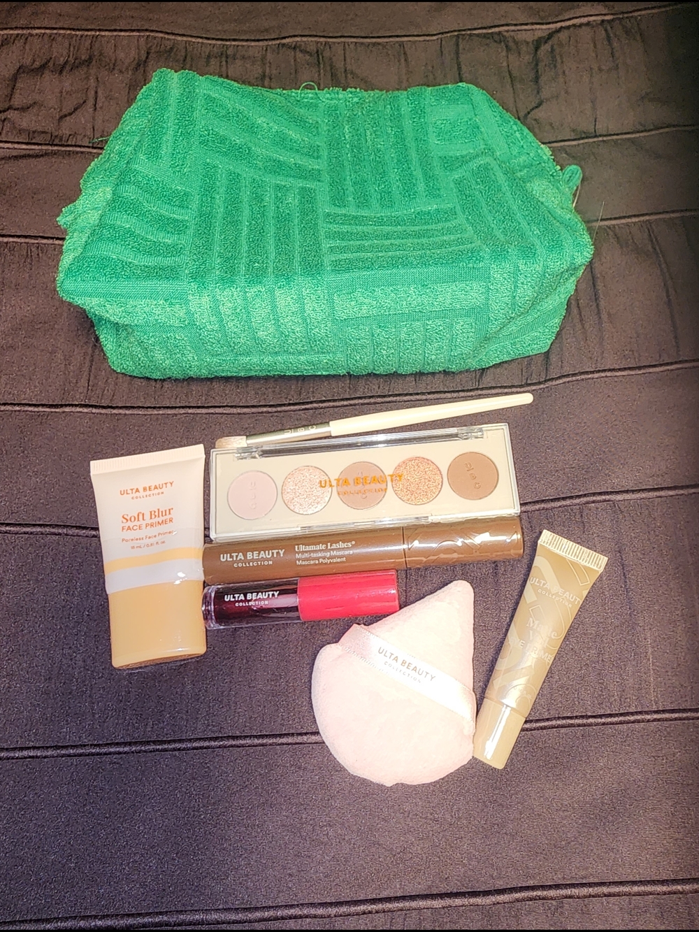 NWT $15 Ulta Beauty Green Quilted Cosmetic Pouch with Makeup Accessories - Picture 2 of 8
